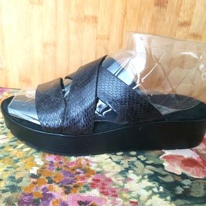 Kenneth Cole Snake Print Calm-ing Open Toe Casual Slip On Sandals 8